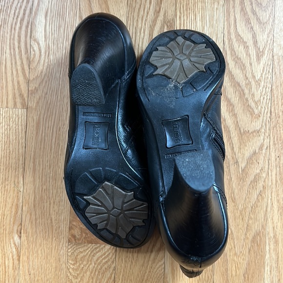 Born black leather ankle booties 3” heel size 7.5 EUC very comfortable - Picture 5 of 13